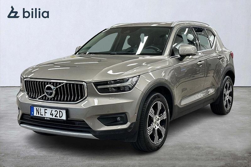 Grå Begagnad 2019 Volvo XC40 Inscription SUV | 299 900 kr (Dyr) - Bild 1/4