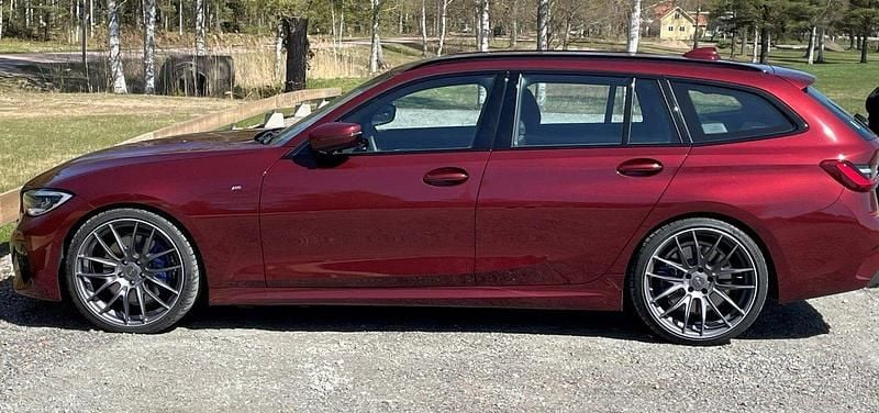 Röd Begagnad 2022 BMW M340 M Sport Sedan | 595 000 kr (Bra pris) - Bild 1/4
