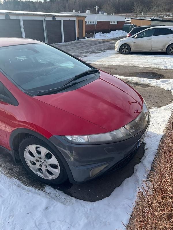 Begagnad Honda Civic 140 HK (102 kW) 2008 Röd