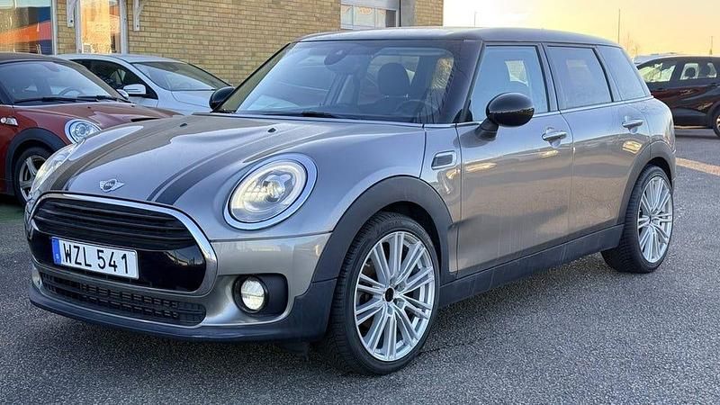 Grå Begagnad 2018 Mini Cooper Clubman Salt Kombi | 179 500 kr (Marknadspris) - Bild 1/4