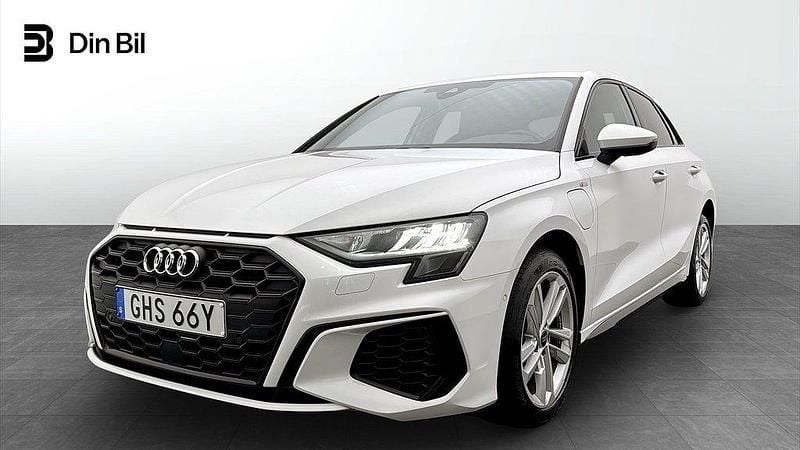 Vit (ibisvit) Begagnad 2023 Audi A3 e-tron S-Line Halvkombi | 379 000 kr - Bild 1/4