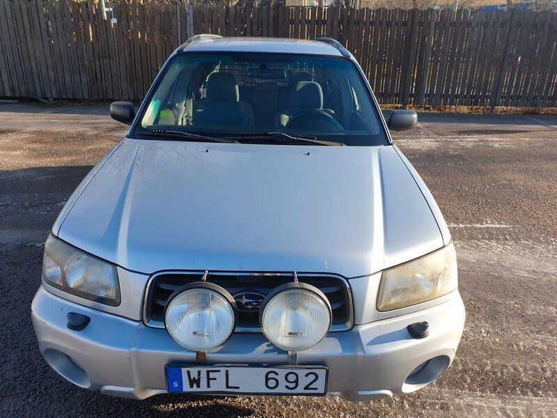 Begagnad Subaru Forester 126 HK (92 kW) 2005 Silver SUV