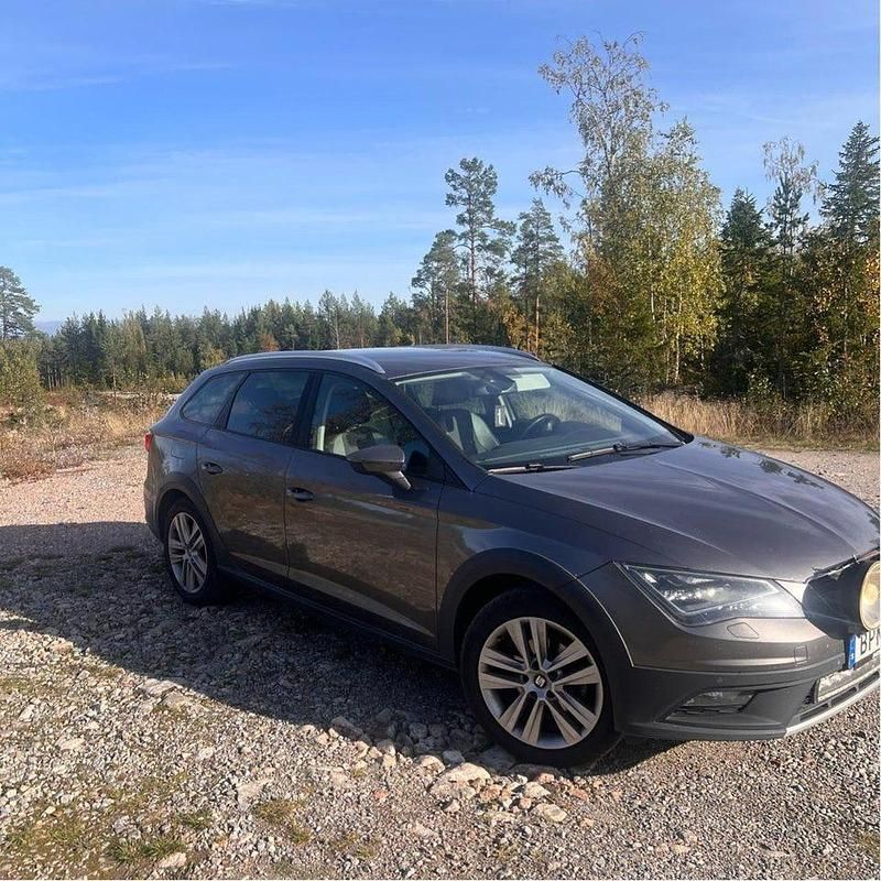 Grå Begagnad 2015 Seat Leon X-Perience 4Drive Kombi | 85 000 kr (Lite dyr) - Bild 1/3