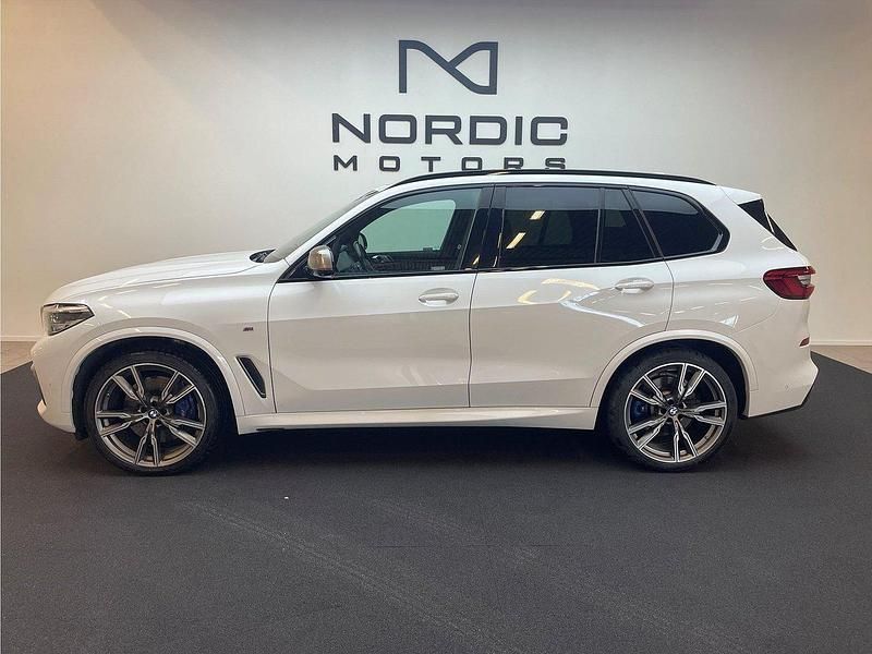 Vit Begagnad 2018 BMW X5 M Sport SUV | 629 900 kr (Superpris) - Bild 1/4