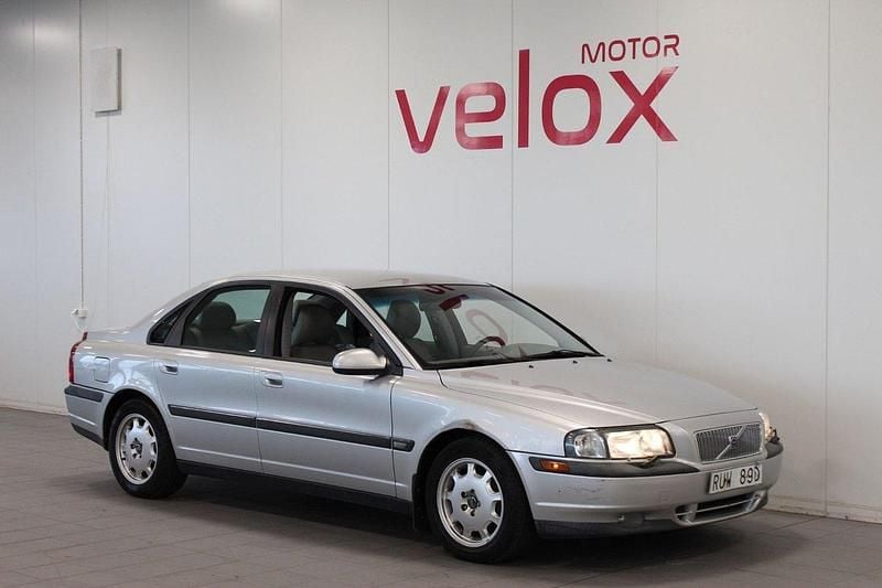 Ljusgrå Begagnad 2000 Volvo S80 Sedan | 29 900 kr (Marknadspris) - Bild 1/4