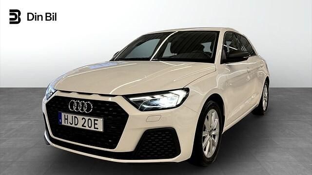 Cortinavit Begagnad 2022 Audi A1 Sportback Proline Halvkombi | 209 000 kr (Marknadspris) - Bild 1/4