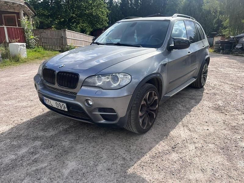 Begagnad BMW X5 306 HK (225 kW) 2012 Grå metallic SUV