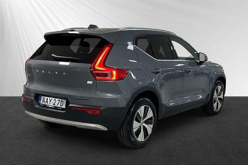 Begagnad Volvo XC40 Core 210 HK (154 kW) 2022 Grå SUV