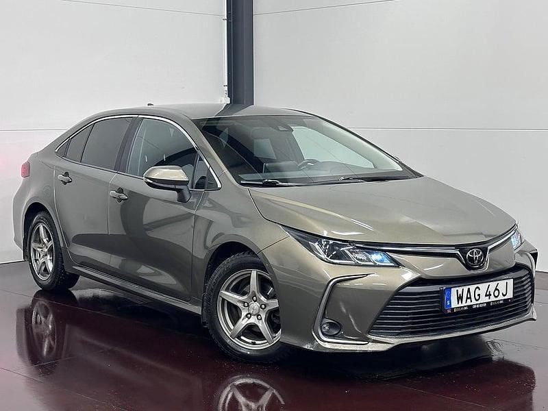 Grön Begagnad 2020 Toyota Corolla Multidrive S Sedan | 179 900 kr - Bild 1/4