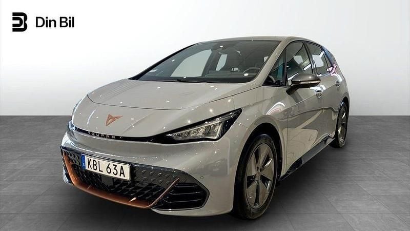 Ljusgrå (vaporgrau) Begagnad 2023 Cupra Born Halvkombi | 254 900 kr (Bra pris) - Bild 1/4