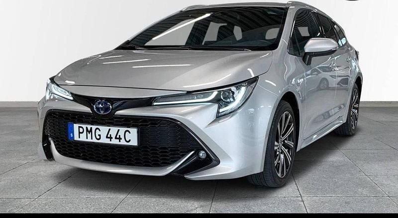 Silver Begagnad 2021 Toyota Corolla Style Kombi | 230 000 kr (Bra pris) - Bild 1/4