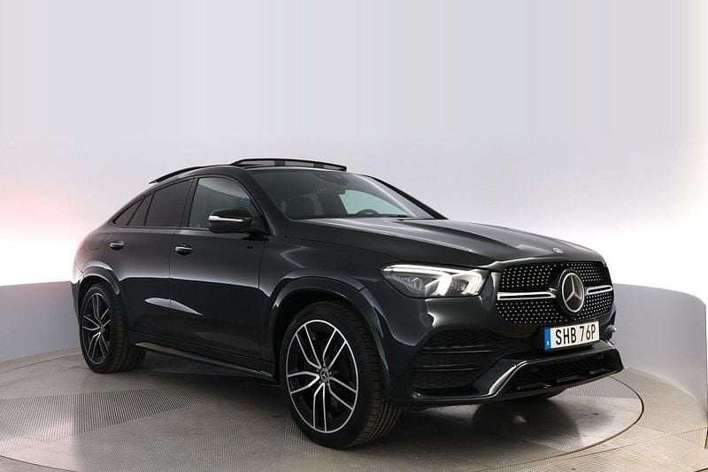 Grön Begagnad 2021 Mercedes GLE350 AMG line Sportkupé | 799 000 kr (Dyr) - Bild 1/4