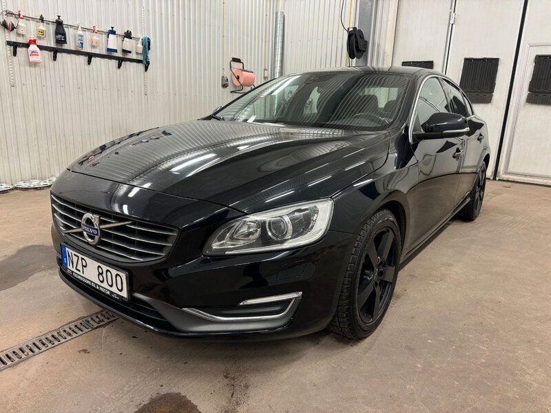 Svart Begagnad 2013 Volvo S60 Momentum Sedan | 125 000 kr - Bild 1/4