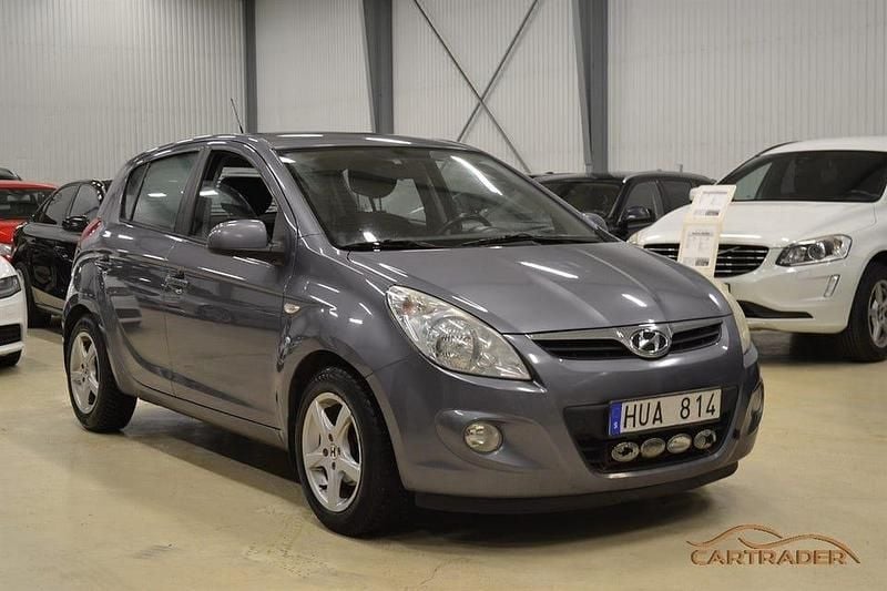 Grå Begagnad 2009 Hyundai i20 Premium Halvkombi | 29 900 kr (Dyr) - Bild 1/4