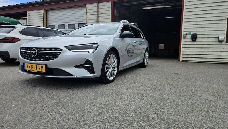 Grå Begagnad 2021 Opel Insignia Ultimate Kombi | 169 900 kr - Bild 1/4