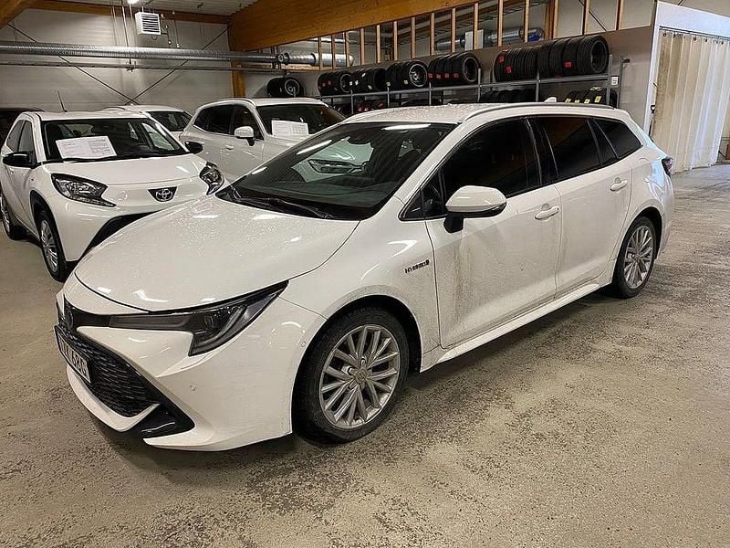 Vit Begagnad 2021 Toyota Corolla Style Kombi | 249 900 kr (Bra pris) - Bild 1/2