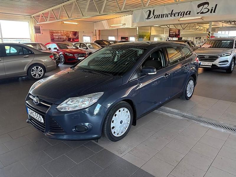 Begagnad Ford Focus Trend 105 HK (77 kW) 2014 Grå Kombi