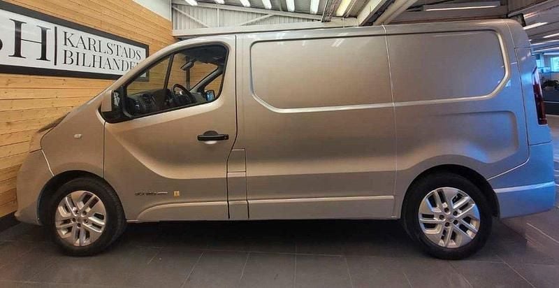 Silver Begagnad 2015 Renault Trafic Van | 84 900 kr - Bild 1/4