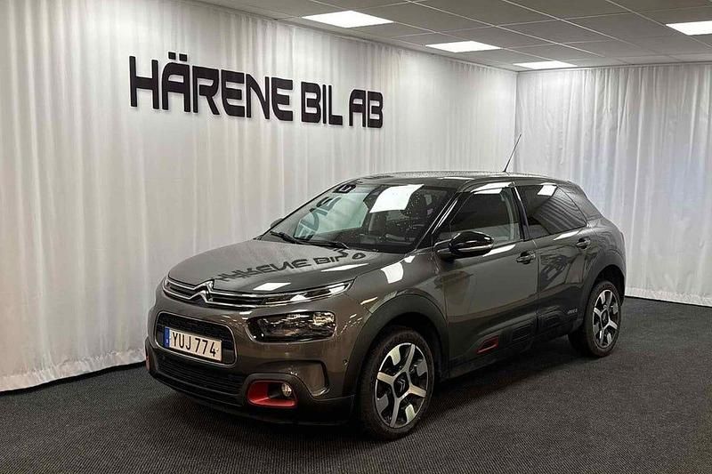 Grå (grå platinum) Begagnad 2018 Citroën C4 Cactus Halvkombi | 149 900 kr (Marknadspris) - Bild 1/4