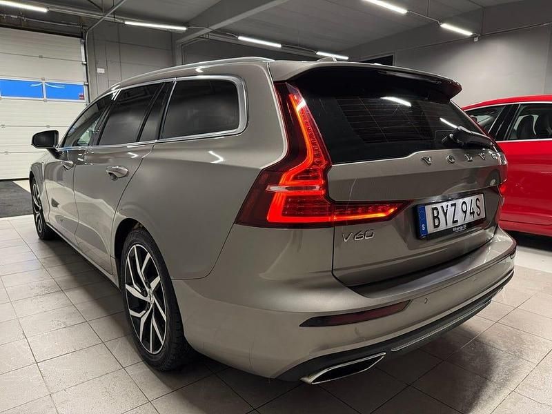 Begagnad Volvo V60 Inscription 340 HK (250 kW) 2021 Grå Kombi