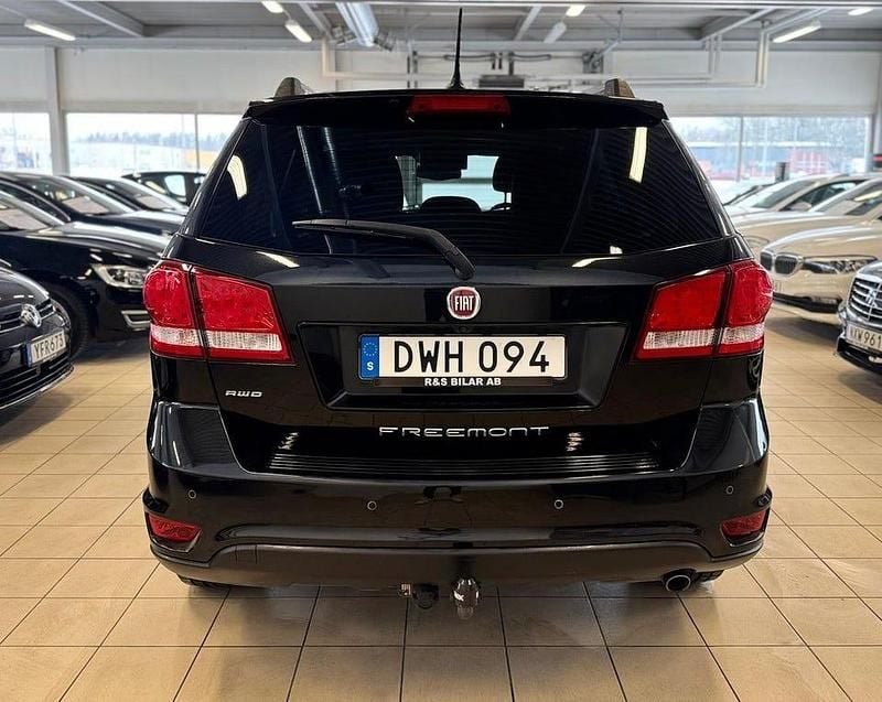 Begagnad Fiat Freemont Sport 170 HK (125 kW) 2015 Svart SUV
