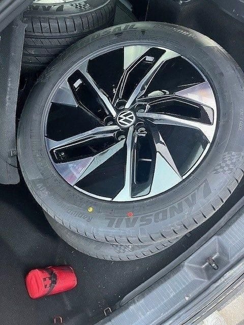 Begagnad VW ID.4 Pro Performance 150 kW (204 HK) 2023 Röd SUV