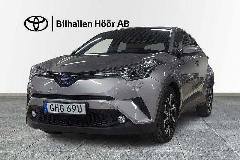Mörkgrå Begagnad 2019 Toyota C-HR Edition SUV | 234 900 kr (Marknadspris) - Bild 1/3