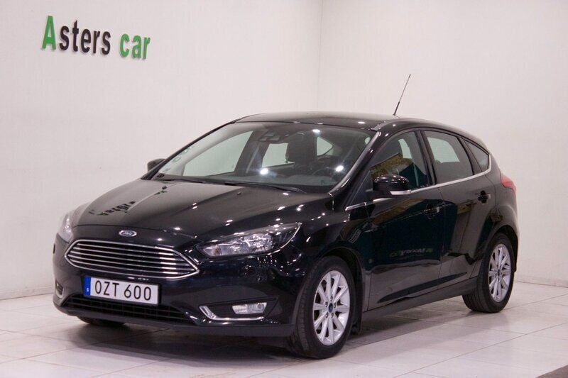 Svart Begagnad 2015 Ford Focus Halvkombi | 79 000 kr (Superpris) - Bild 1/4