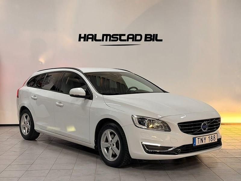 Vit Begagnad 2016 Volvo V60 Kombi | 194 500 kr (Lite dyr) - Bild 1/4