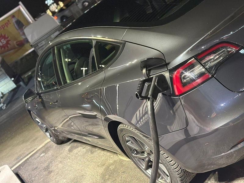 Begagnad Tesla Model 3 Long Range AWD 324 kW (441 HK) 2021 Grå Sedan