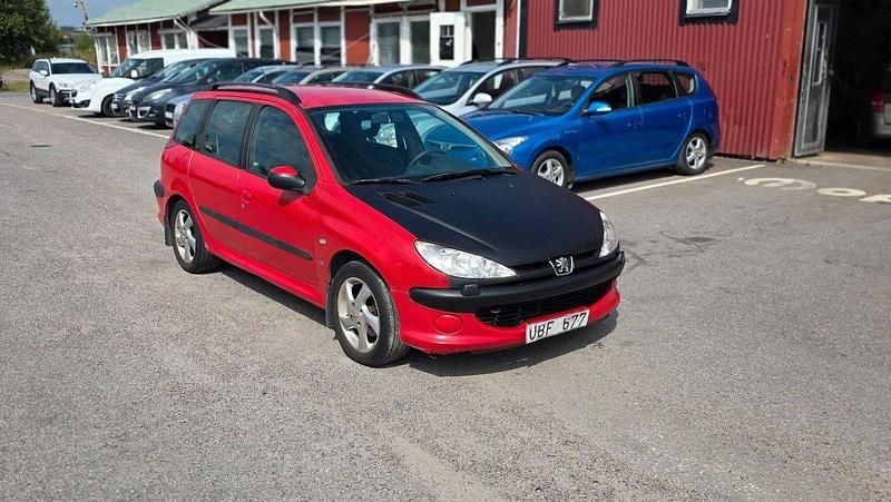 Röd Begagnad 2003 Peugeot 206 Kombi | 19 900 kr (Lite dyr) - Bild 1/4