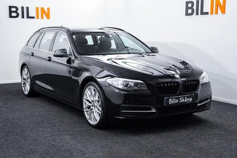 Svart Begagnad 2015 BMW 520 Kombi | 149 900 kr (Marknadspris) - Bild 1/4
