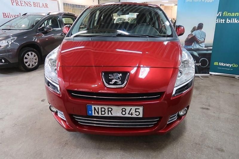 Röd Begagnad 2013 Peugeot 5008 Minibuss | 99 900 kr (Marknadspris) - Bild 1/4
