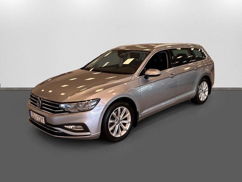 Silver Begagnad 2020 VW Passat Kombi | 239 900 kr (Marknadspris) - Bild 1/4