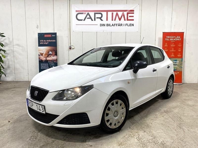 Vit Begagnad 2009 Seat Ibiza Reference Halvkombi | 39 900 kr (Marknadspris) - Bild 1/4