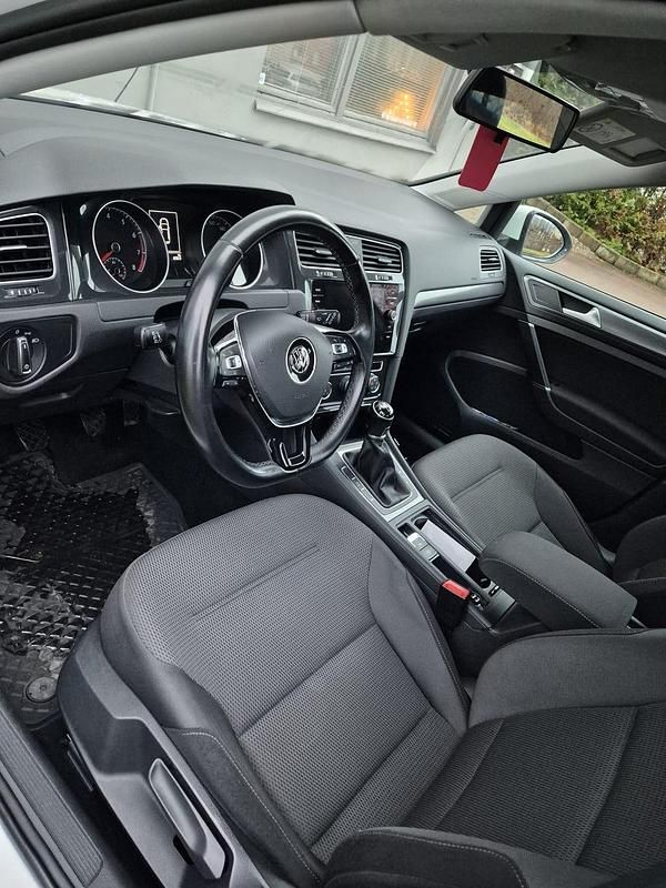 Begagnad VW Golf VII 125 HK (91 kW) 2018 Halvkombi