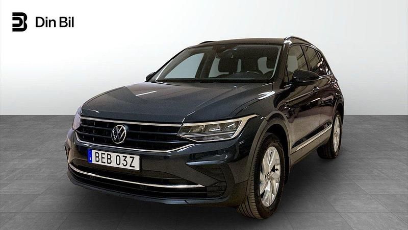 Grå Begagnad 2022 VW Tiguan Life SUV | 389 900 kr (Lite dyr) - Bild 1/4