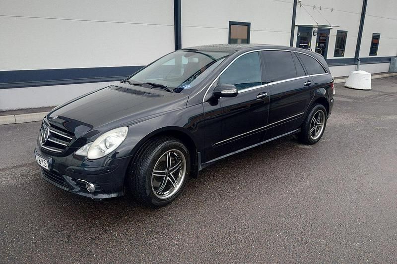 Svart Begagnad 2010 Mercedes R350 Minibuss | 95 000 kr (Marknadspris) - Bild 1/4
