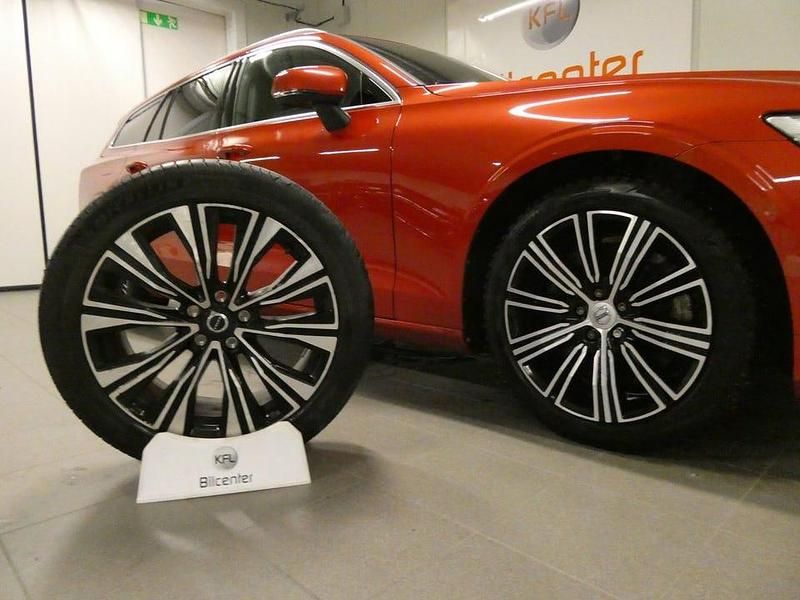 Begagnad Volvo V60 350 HK (257 kW) 2023 Röd Kombi