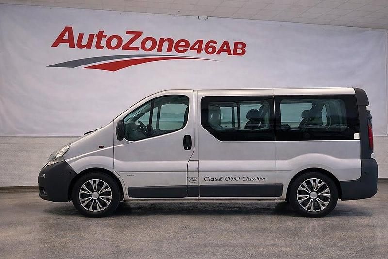 Begagnad Opel Vivaro 120 HK (88 kW) 2003 Grå Minibuss