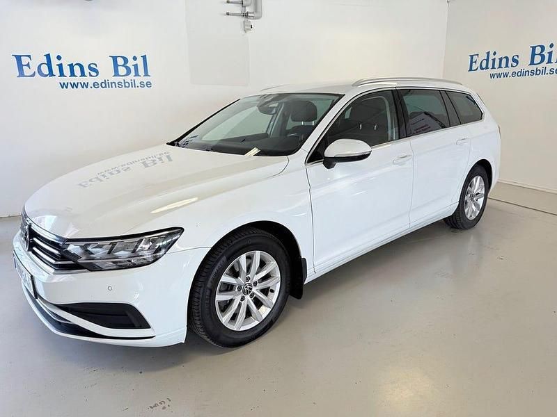 Vit Begagnad 2021 VW Passat Business Kombi | 199 000 kr (Bra pris) - Bild 1/4