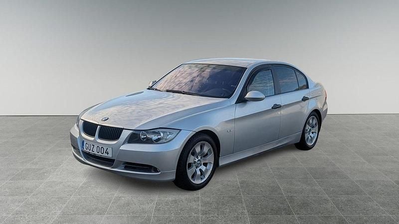 Ljusgrå (grå) Begagnad 2007 BMW 318 Sedan | 39 900 kr (Bra pris) - Bild 1/4