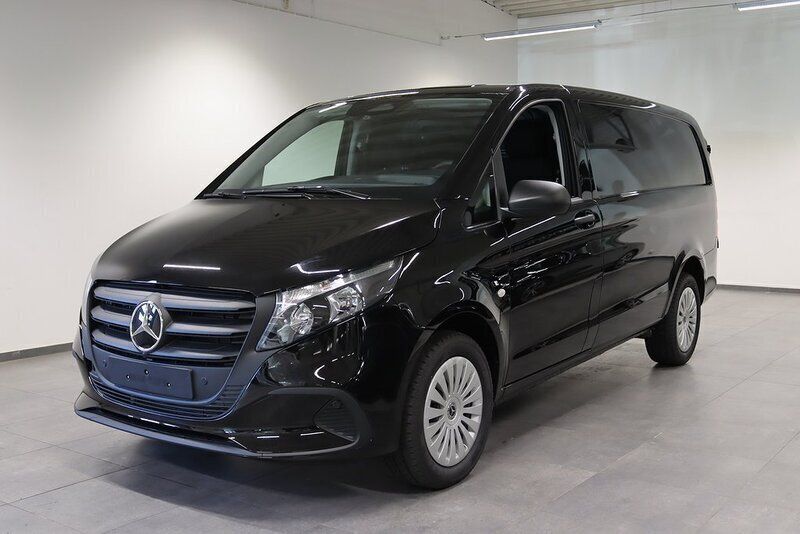 Svart Ny 2025 Mercedes Vito Minibuss | 611 250 kr (Bra pris) - Bild 1/4