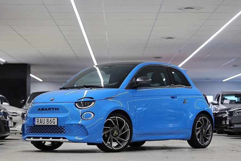 Begagnad Abarth 500e 114 kW (155 HK) 2024 Blå Halvkombi