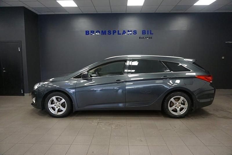 Gråmetallic Begagnad 2013 Hyundai i40 Select Kombi | 69 500 kr (Marknadspris) - Bild 1/4