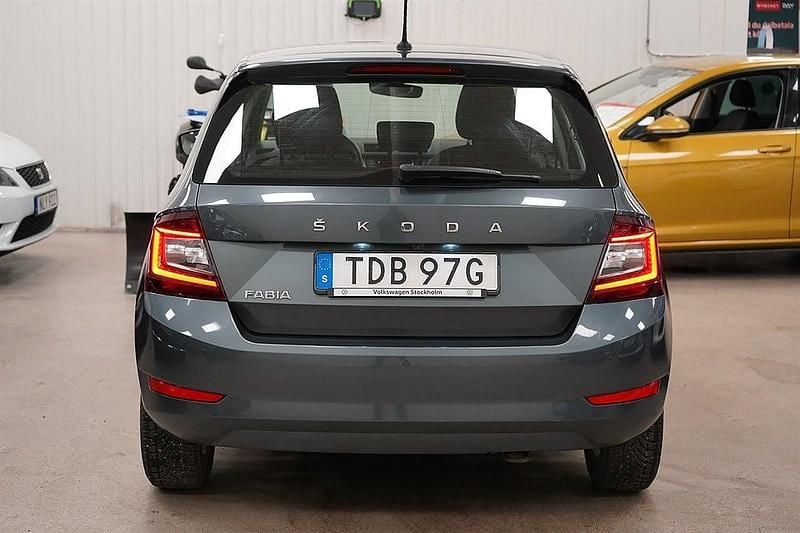 Begagnad Skoda Fabia Style 95 HK (69 kW) 2021 Gråmetallic Halvkombi