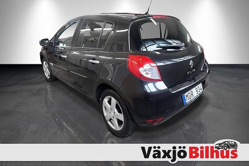 Begagnad Renault Clio IV 75 HK (55 kW) 2011 Svart Halvkombi