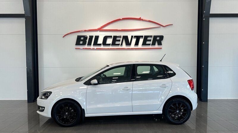 Vit Begagnad 2011 VW Polo Halvkombi | 79 800 kr (Marknadspris) - Bild 1/4