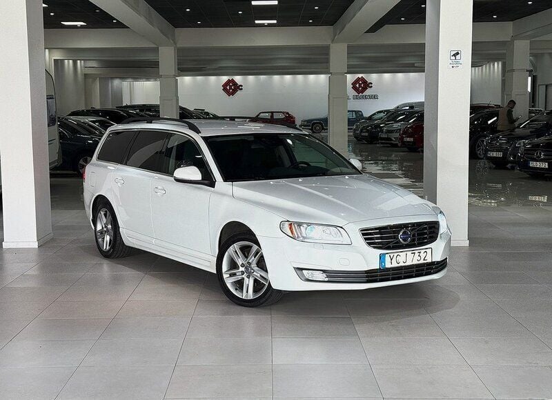 Vit Begagnad 2016 Volvo V70 Momentum Kombi | 127 900 kr (Bra pris) - Bild 1/4