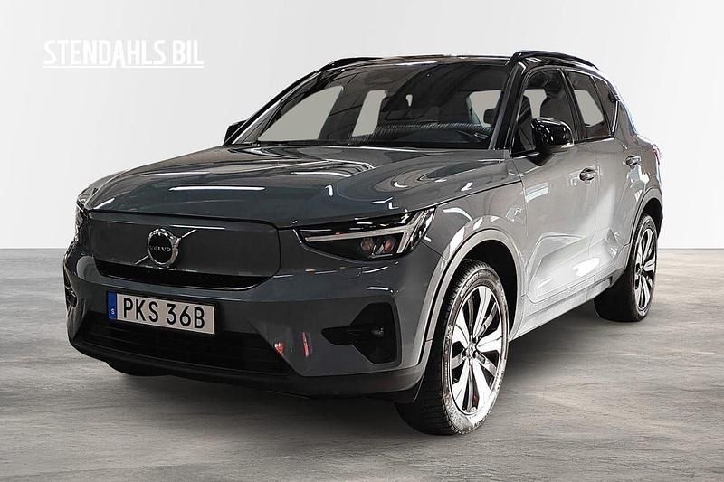 Grå Begagnad 2023 Volvo XC40 Plus SUV | 359 500 kr - Bild 1/4